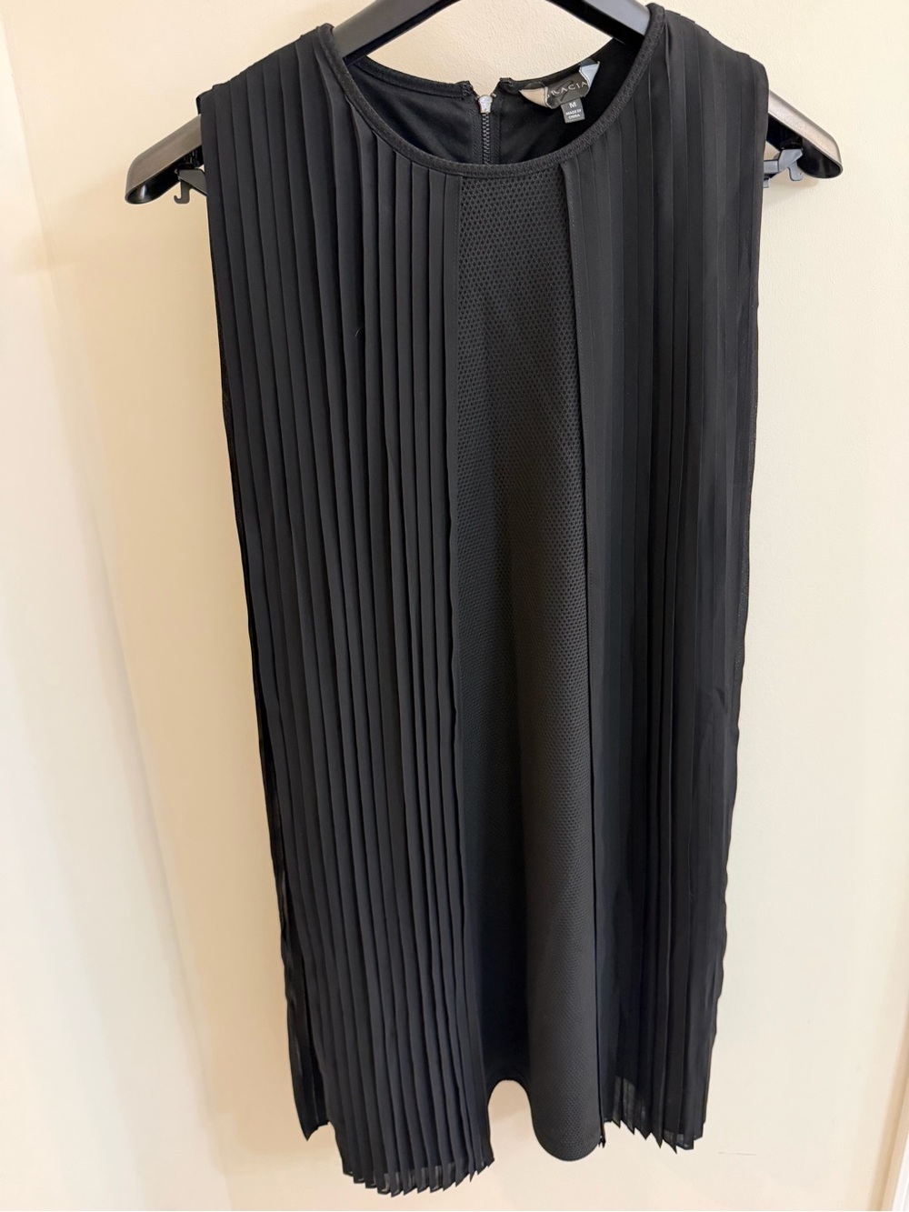 Garcia Pleated Black Women's Skirt - Elegant Sleeveless Design, size M